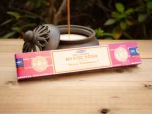 Encens "Mystic Yoga". Senteur fraîche et boisée. Idéal pour le yoga et la méditation. Favorise l'ancrage et la concentration.