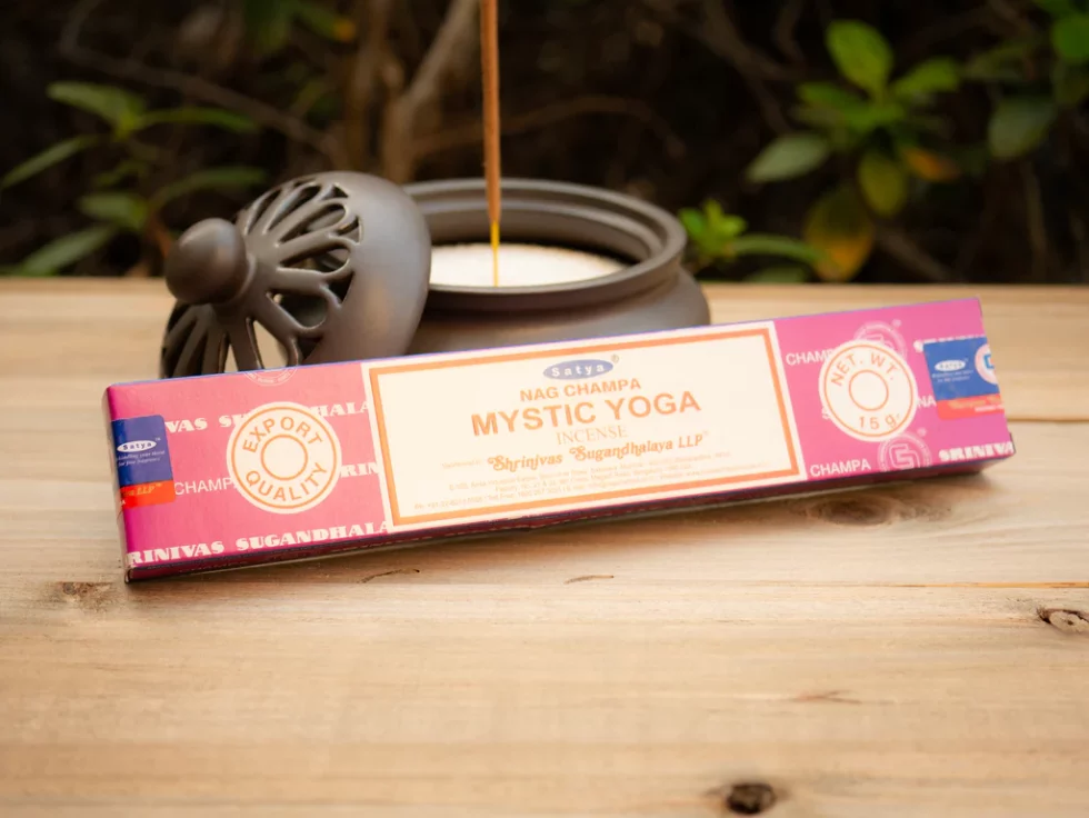 Encens "Mystic Yoga". Senteur fraîche et boisée. Idéal pour le yoga et la méditation. Favorise l'ancrage et la concentration.