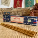 Encens "Blue Sage" purificateur. Senteur fraîche et herbacée. Idéal pour les rituels de purification et pour chasser les énergies négatives.
